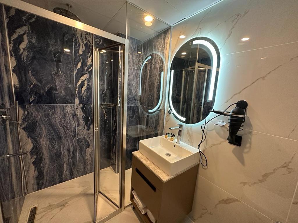 Istanblu Hotel Atasehir Istanbul Exteriör bild